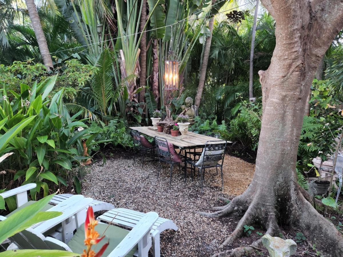 Hotel Chateau Gardens à Lake Worth Beach Extérieur photo